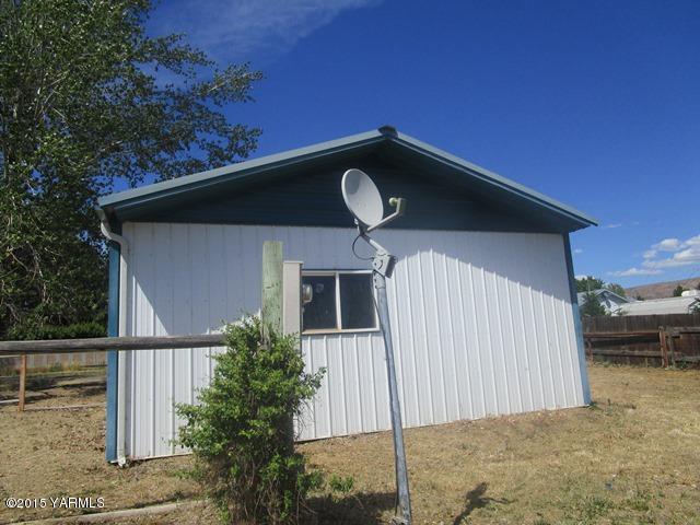 561-837253-back left of garage