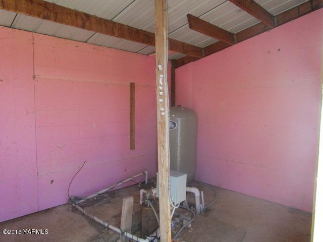 184 West Huntzinger Road Selah, WA 98942 - Photo 31 of 44 561-837253-interior of pump house