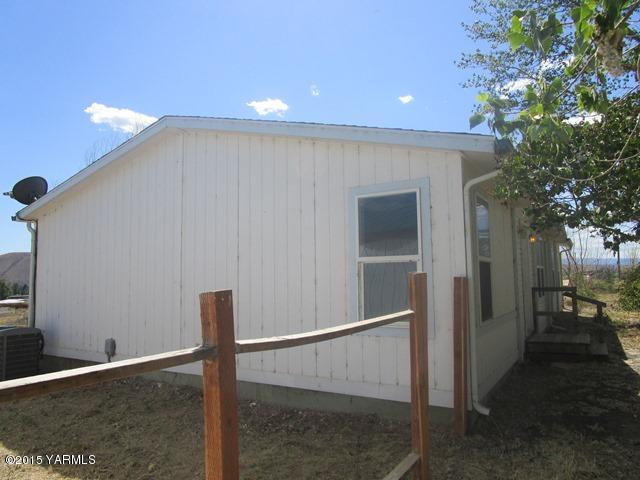 184 West Huntzinger Road Selah, WA 98942 - Photo 40 of 44 561-837253-side of house