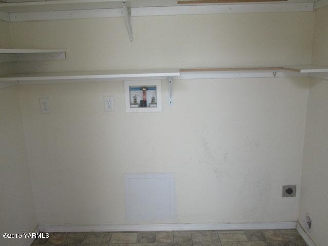 184 West Huntzinger Road Selah, WA 98942 - Photo 41 of 44 561-837253-utility room