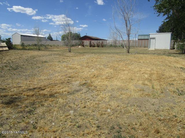 184 West Huntzinger Road Selah, WA 98942 - Photo 43 of 44 561-837253-yard 3