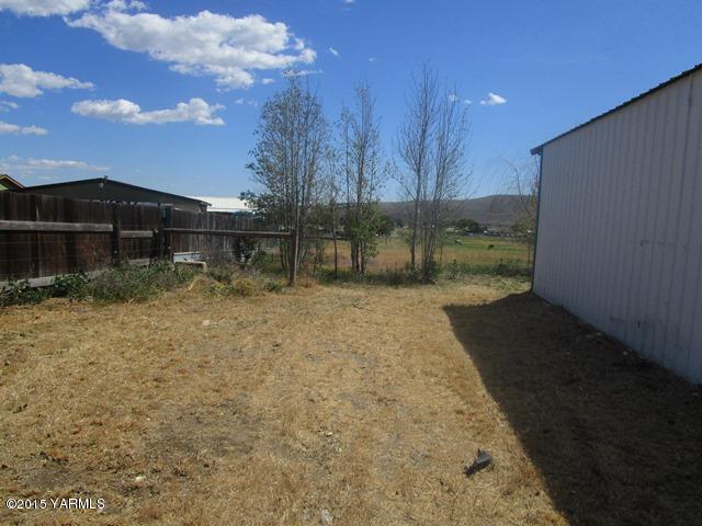 184 West Huntzinger Road Selah, WA 98942 - Photo 44 of 44 561-837253-yard