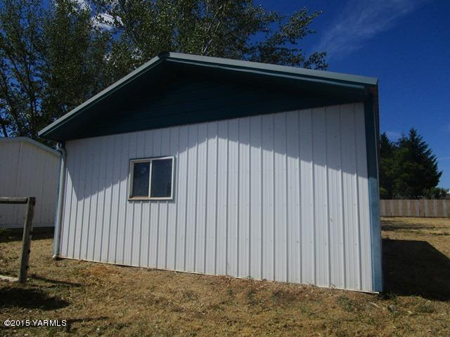 561-837253-back right of garage