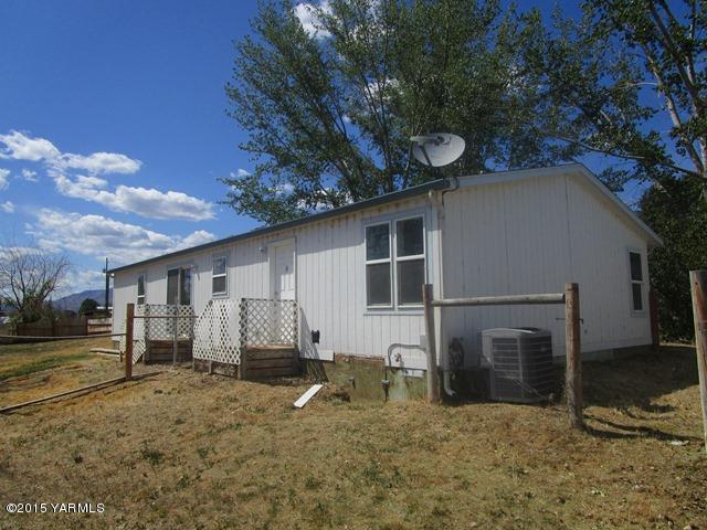 184 West Huntzinger Road Selah, WA 98942 - Photo 8 of 44 561-837253-back right of house