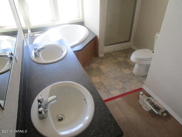 184 West Huntzinger Road Selah, WA 98942 - Photo 10 of 44 561-837253-bath 2 view 2