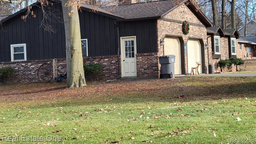 1303 Maple Grove Road Lapeer, MI 48446 - Photo 4 of 38