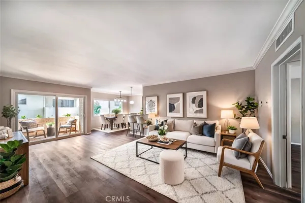 $379,900 | 5328 Newcastle Avenue, Unit 61, Encino, CA 91316