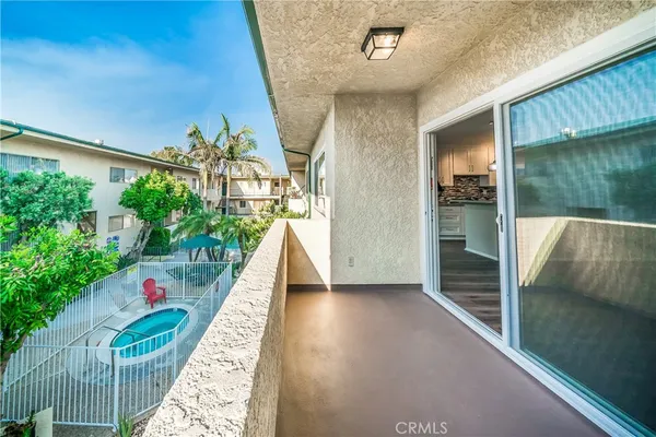 $379,900 | 5328 Newcastle Avenue, Unit 61, Encino, CA 91316
