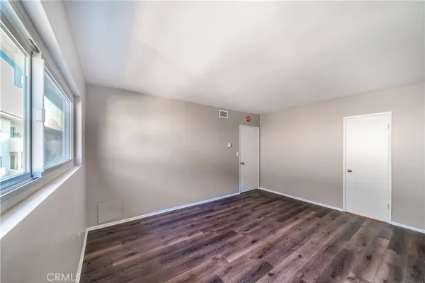 $379,900 | 5328 Newcastle Avenue, Unit 61, Encino, CA 91316