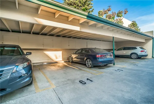 $379,900 | 5328 Newcastle Avenue, Unit 61, Encino, CA 91316