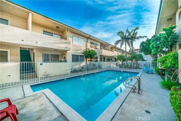 $379,900 | 5328 Newcastle Avenue, Unit 61, Encino, CA 91316