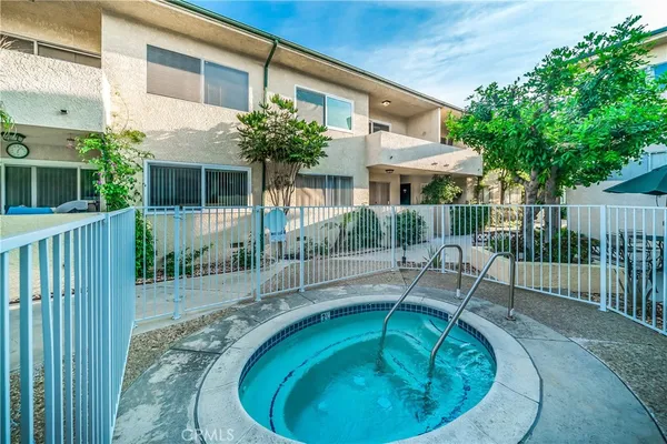 $379,900 | 5328 Newcastle Avenue, Unit 61, Encino, CA 91316