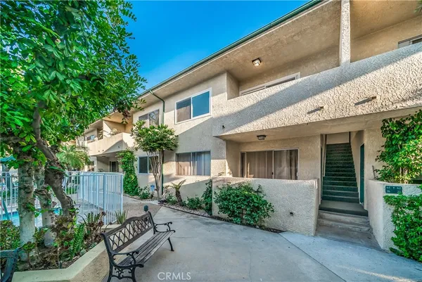 $379,900 | 5328 Newcastle Avenue, Unit 61, Encino, CA 91316