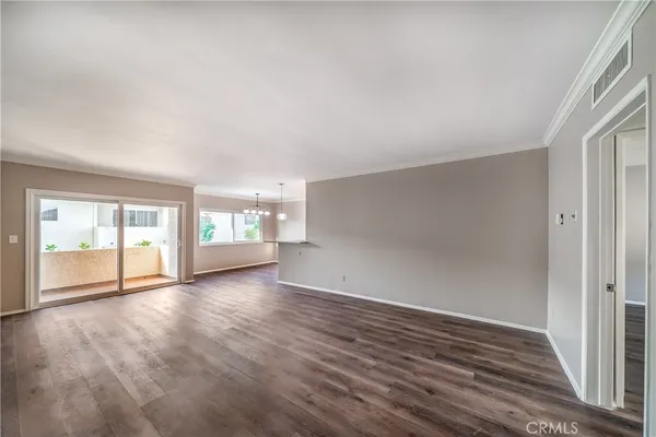 $379,900 | 5328 Newcastle Avenue, Unit 61, Encino, CA 91316