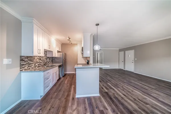 $379,900 | 5328 Newcastle Avenue, Unit 61, Encino, CA 91316