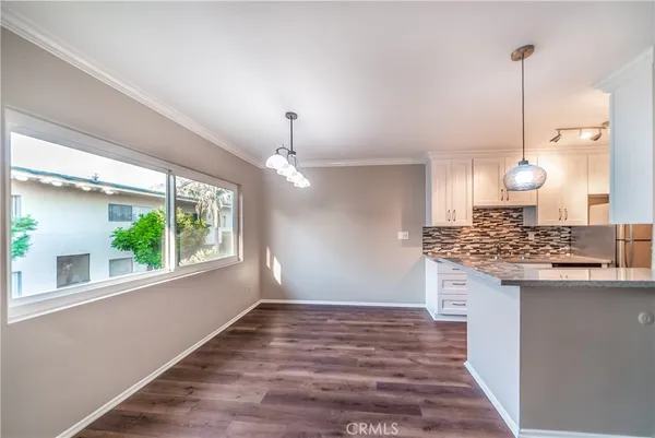 $379,900 | 5328 Newcastle Avenue, Unit 61, Encino, CA 91316