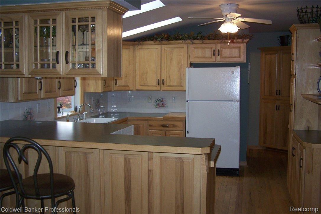15501 Whitaker Road Linden, MI 48451 - Photo 3 of 22 KITCHEN W/HICKORY CABINETS