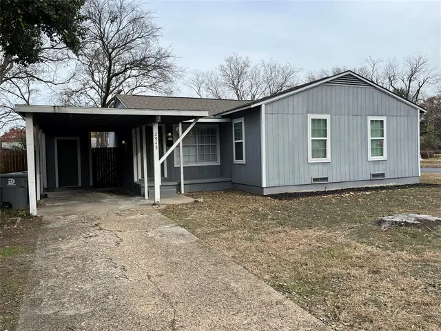 a view of a house with a yard and garage