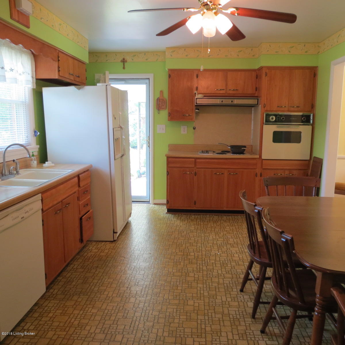 3521 Hughes Road Louisville, KY 40207 - Photo 5 of 31 Wall Oven and cooktop