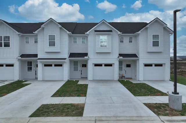 $1,950 | 127 High Pk Circle, Lebanon, TN 37087