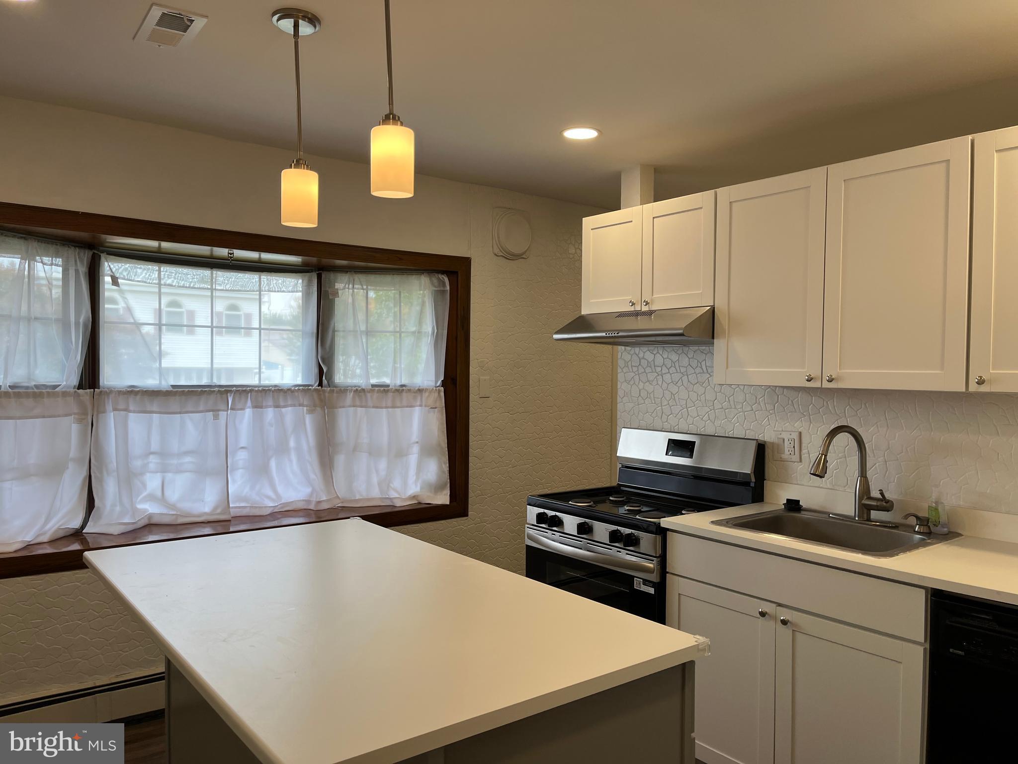 2817 Nestling Road Philadelphia, PA 19154 - Photo 4 of 17 Kitchen