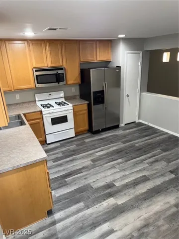 $1,675 | 6042 Peaceful Creek Street, Henderson, NV 89011