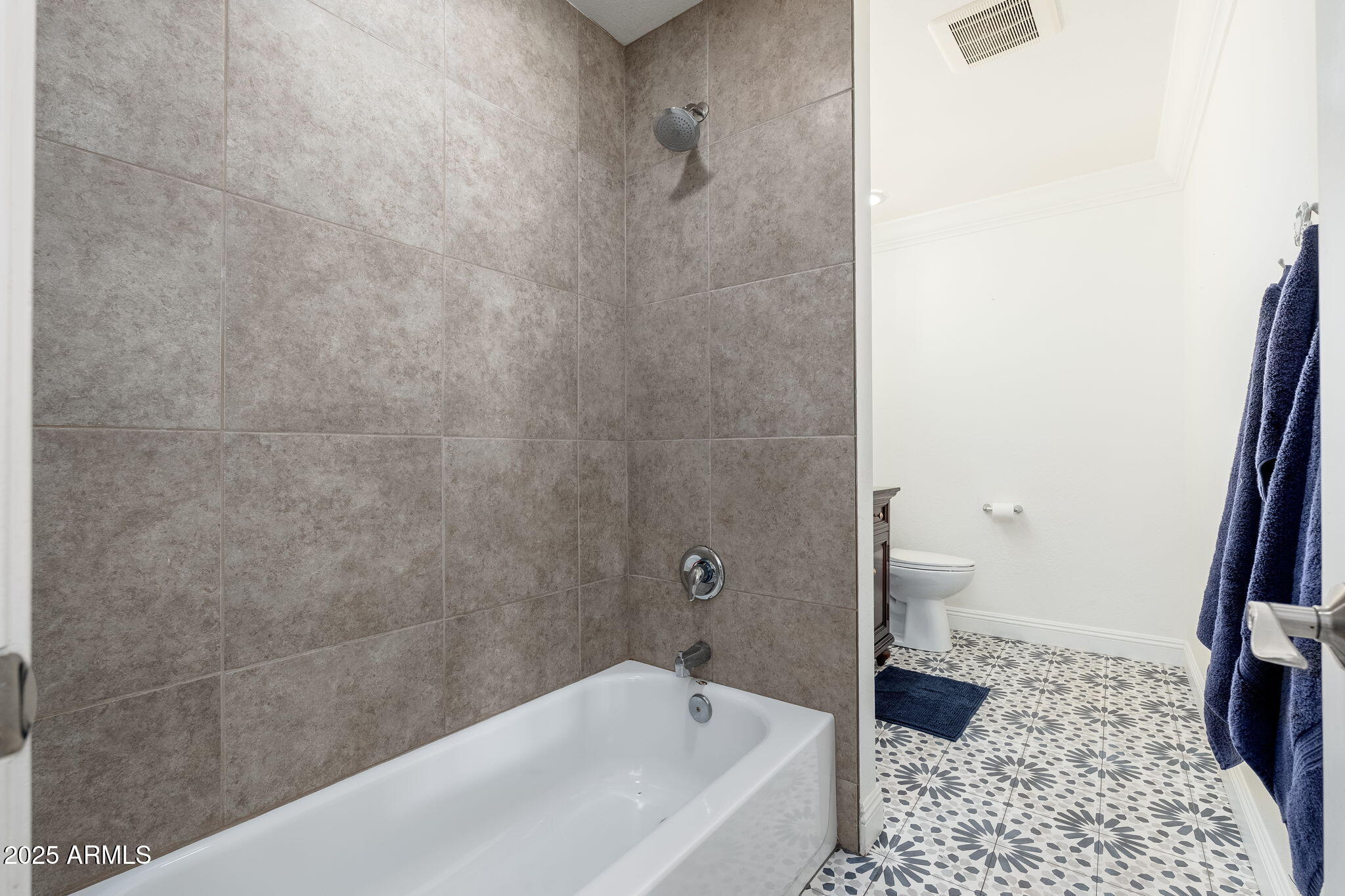 3002 East Whitton Avenue Phoenix, AZ 85016 - Photo 12 of 32 a bathroom with a bathtub and toilet