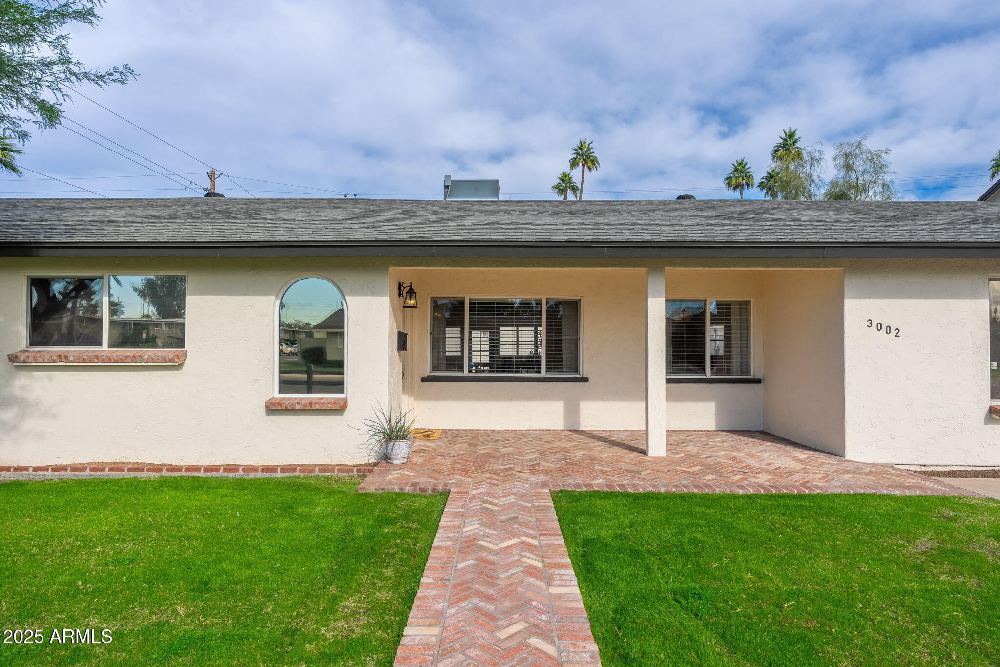 3002 East Whitton Avenue Phoenix, AZ 85016 - Photo 27 of 32 a front view of a house with garden