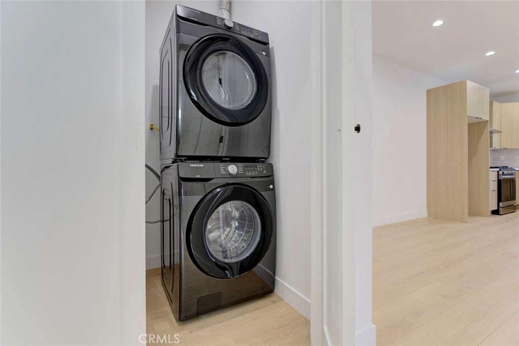 2240 North Keystone Street Burbank, CA 91504 - Photo 12 of 24 a utility room with dryer and washer