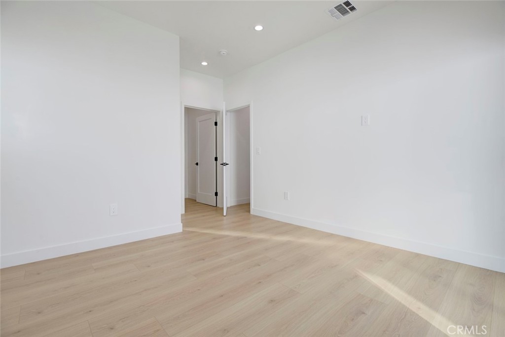 2240 North Keystone Street Burbank, CA 91504 - Photo 17 of 24 a view of an empty room