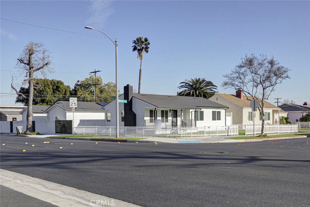 2240 North Keystone Street Burbank, CA 91504 - Photo 23 of 24 a front view of a house