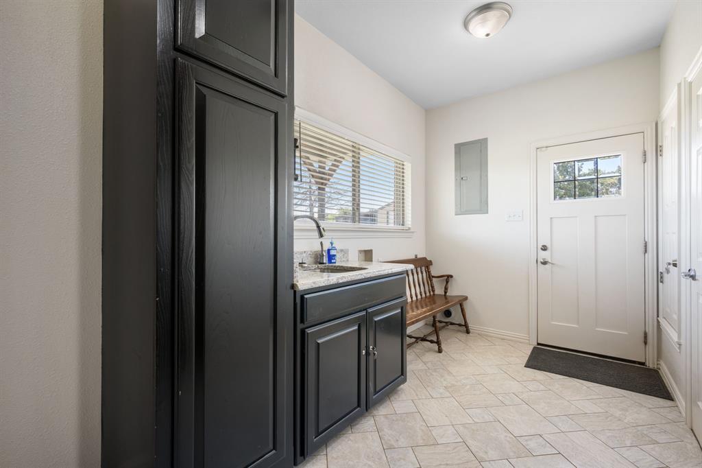 510 South Swanson Road Mineral Wells, TX 76067 - Photo 16 of 38 a room that has a mirror and a sink in it