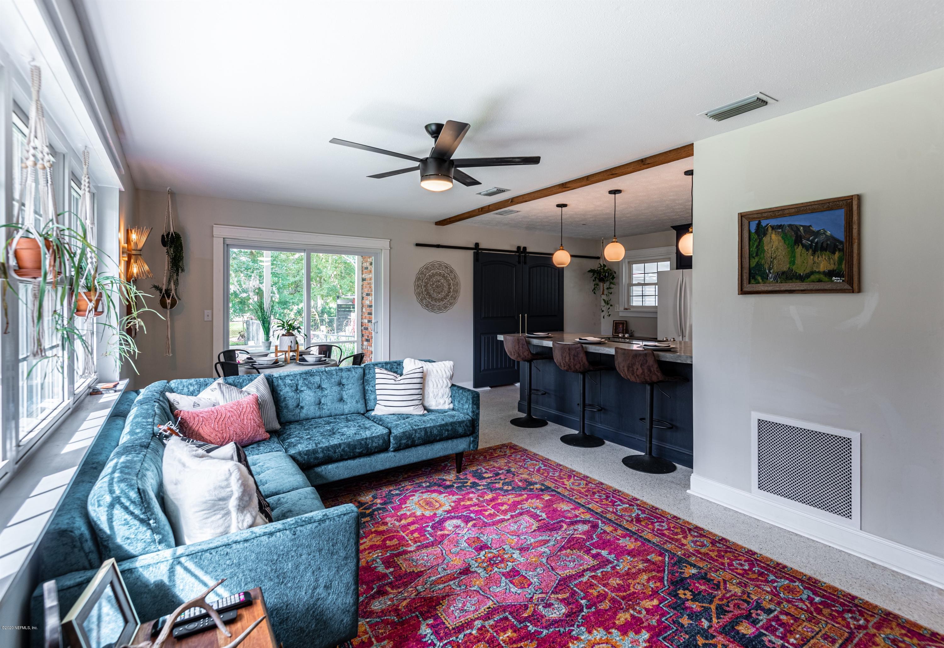 237 East End Road San Mateo, FL 32187 - Photo 17 of 35 018_Living Room