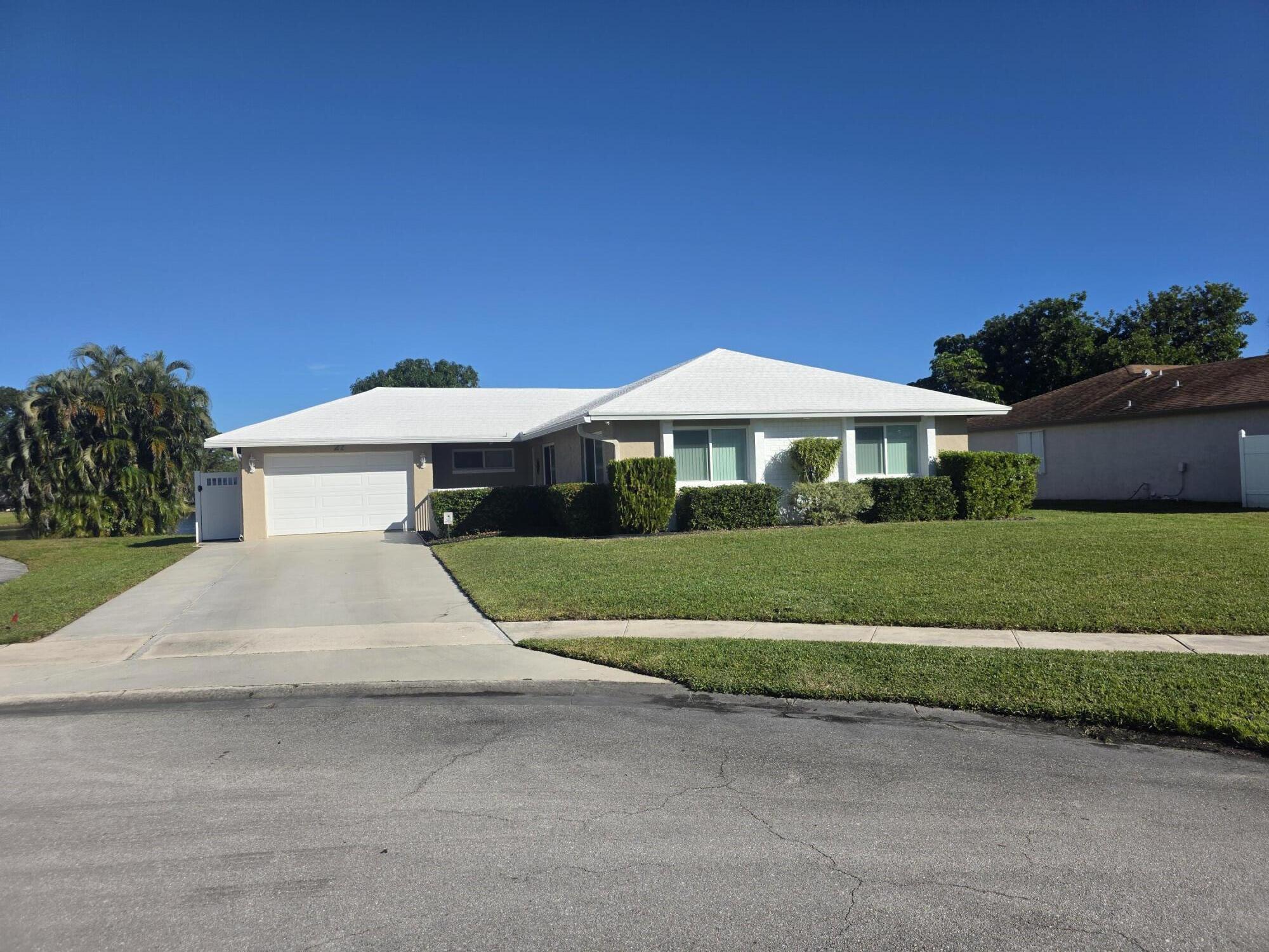 27 Vista Del Rio Boynton Beach, FL 33426 - Photo 42 of 45 Front