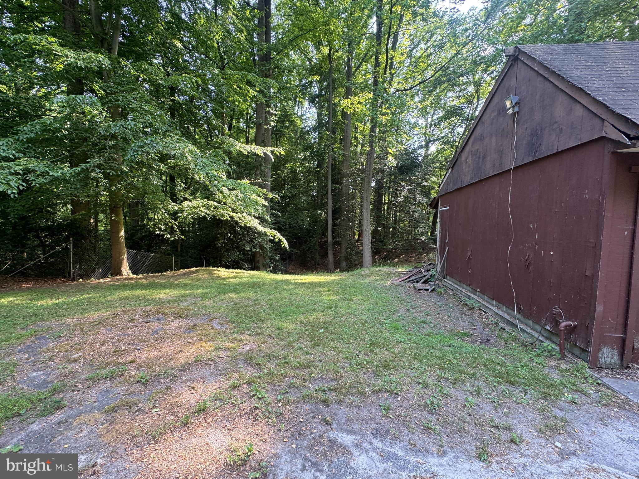 20 Little Mill Road Lindenwold, NJ 08021 - Photo 3 of 9 a backyard of a house with lots of green space