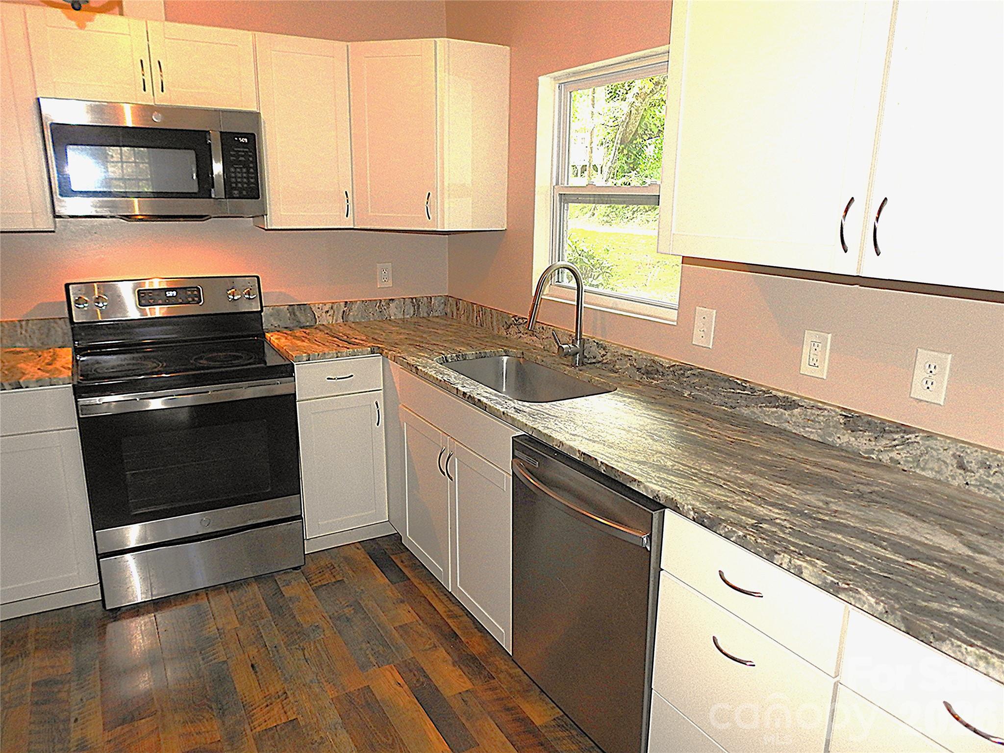 201 Merriman Road Hendersonville, NC 28791 - Photo 6 of 22