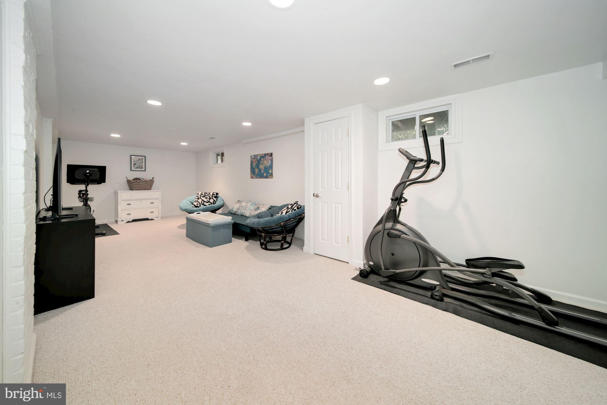 9130 Bradford Road Silver Spring, MD 20901 - Photo 24 of 34