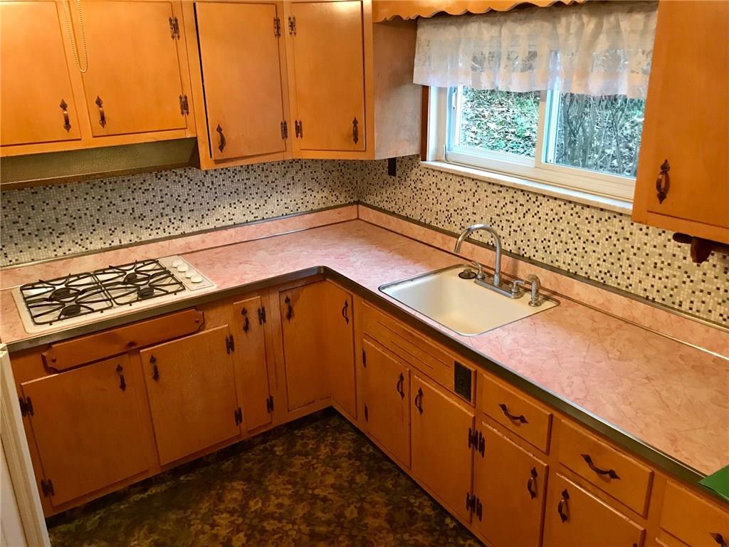 749 Freeport Road Creighton, PA 15030 - Photo 2 of 12 kitchen
