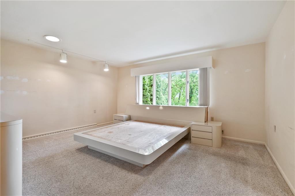 6660 Landview Road Pittsburgh, PA 15217 - Photo 16 of 41 Gallery Image 16