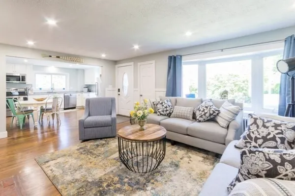 $7,500 | 43 Edgartown Road, Vineyard Haven, MA 02568