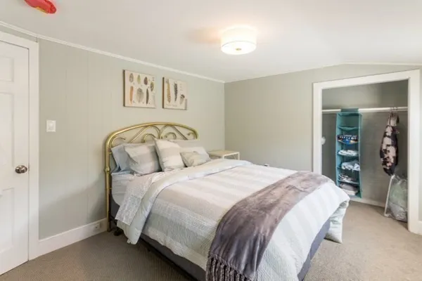 $7,500 | 43 Edgartown Road, Vineyard Haven, MA 02568