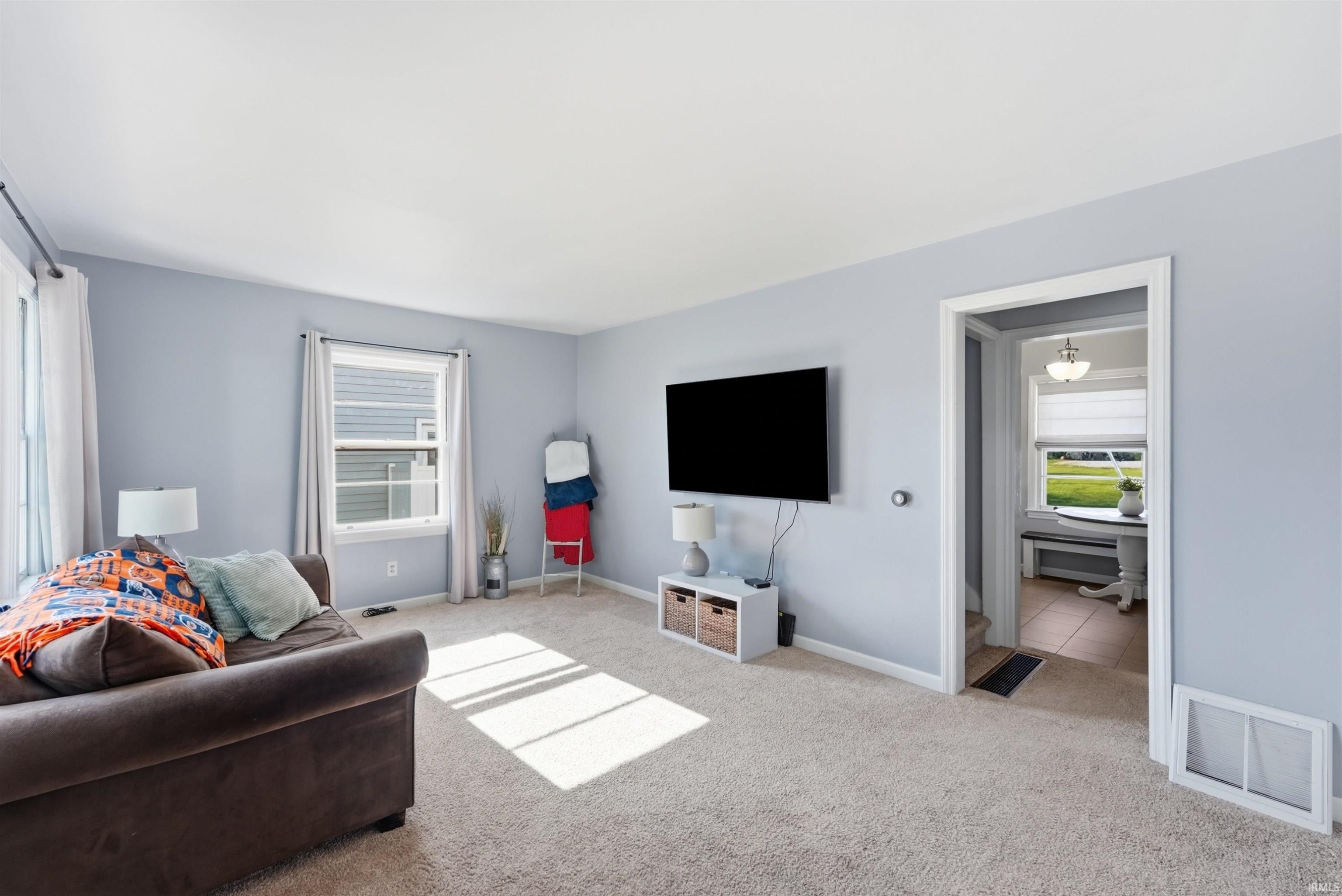 1815 Cherokee Road Fort Wayne, IN 46808 - Photo 4 of 15