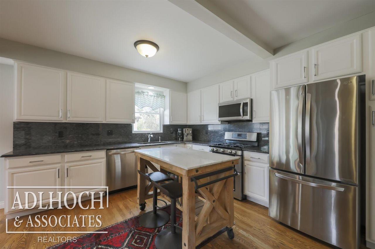 460 Fisher Road Grosse Pointe Farms, MI 48230 - Photo 2 of 22