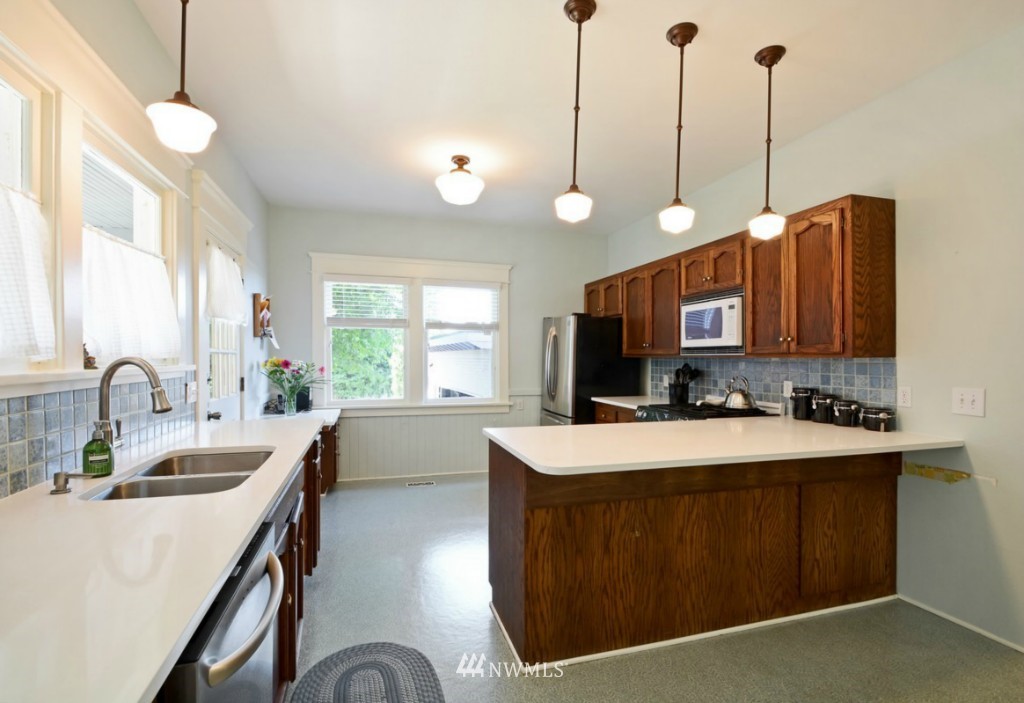 1620 Rucker Avenue Everett, WA 98201 - Photo 10 of 21