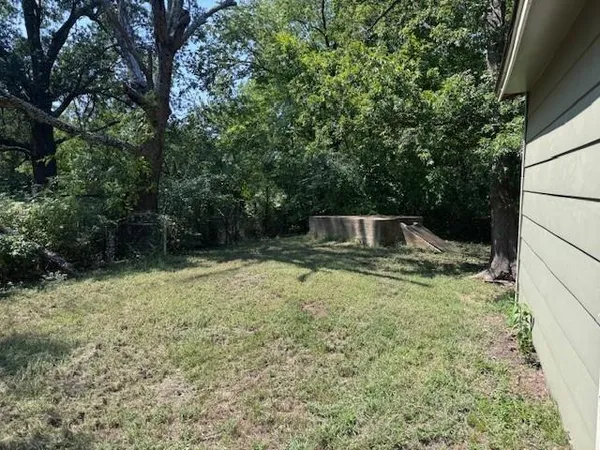 $1,000 | 1233 13th Northwest, Paris, TX 75460