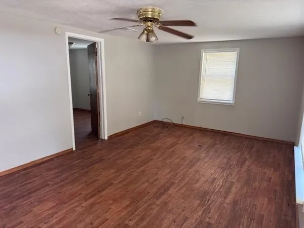 $1,000 | 1233 13th Northwest, Paris, TX 75460