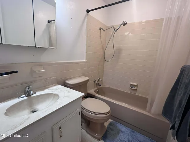 $220,000 | 811 North Maple Drive, D'Lo, MS 39044