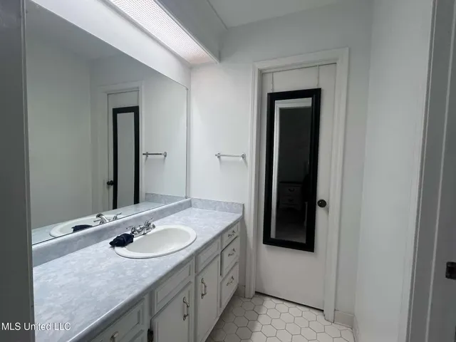 $220,000 | 811 North Maple Drive, D'Lo, MS 39044