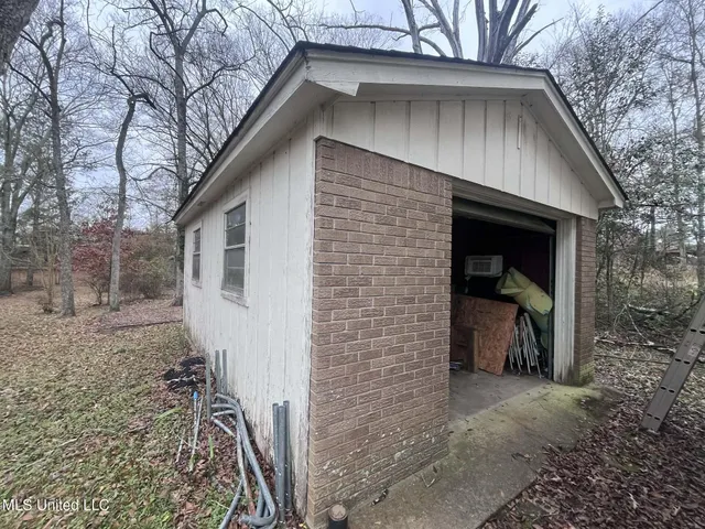 $220,000 | 811 North Maple Drive, D'Lo, MS 39044