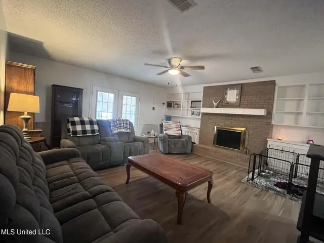 $220,000 | 811 North Maple Drive, D'Lo, MS 39044